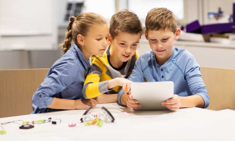 How to Choose Robot Kits to Build for Young and Old Alike